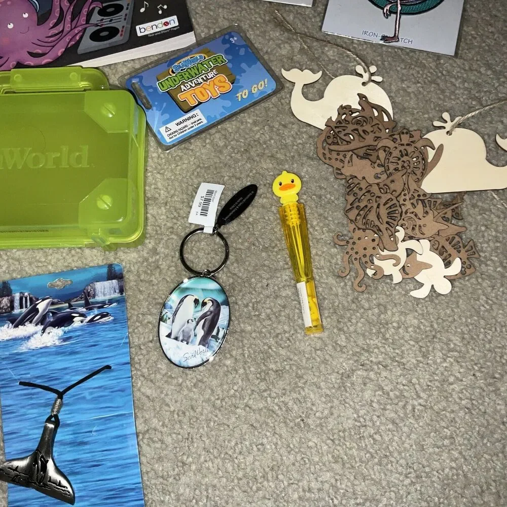 SEAWORLD REUSABLE BAG, GIRLS BUNDLE NECKLACE,SHIRT PINS,KEYCHAIN, PATCH,BOOK, ET